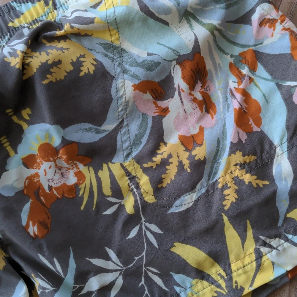 Columbia Floral Shorts Size L - Picture 5 of 5